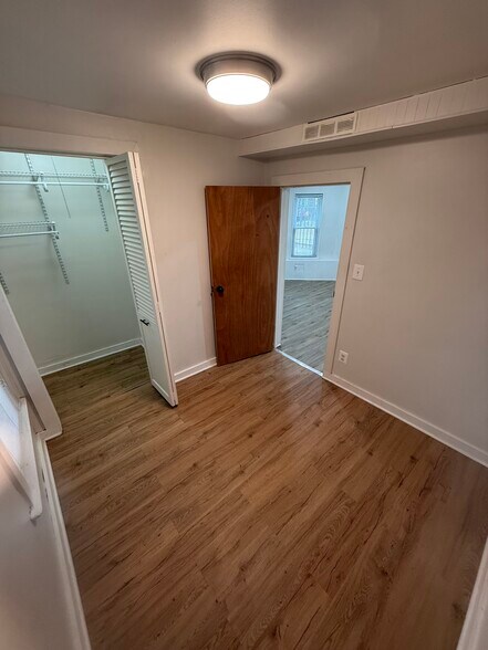 Building Photo - 3330 N Drake Ave