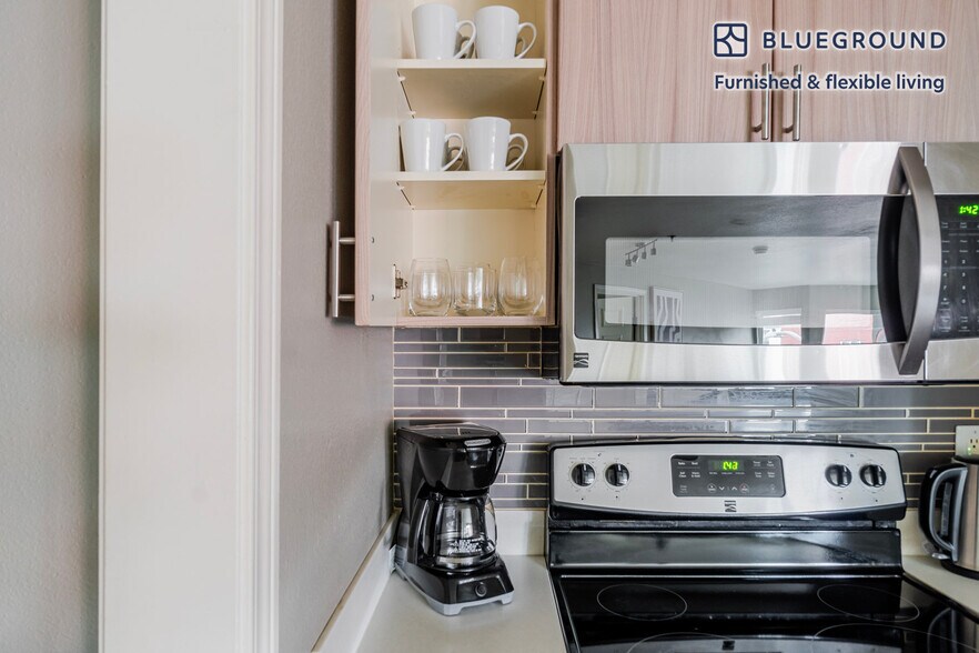 Building Photo - 2400 Elliott Ave