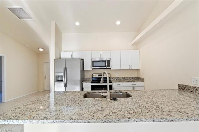 Building Photo - 510 Skyline Blvd