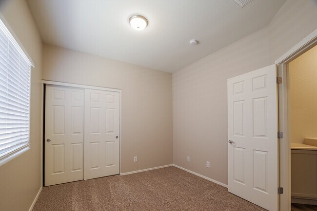 Building Photo - 2512 W Preserve Way