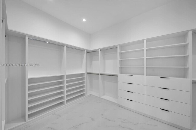 Building Photo - 4016 Chiquita Blvd S