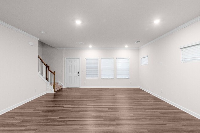 Building Photo - Beautiful and Spacious Home in the Heart of Pineville!