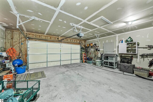 Building Photo - 7320 Peninsula Dr