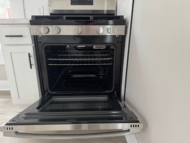 Building Photo - 402 Fernando St NE