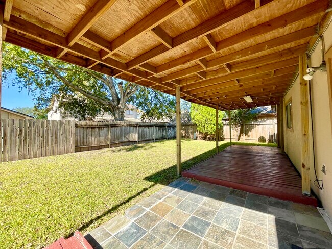 Building Photo - 7014 Caladero Dr