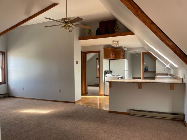 Building Photo - 156 Fair St