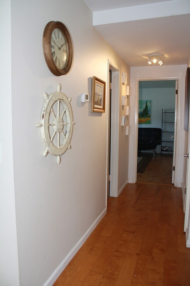 Building Photo - Gorgeous 4 Bedroom, 2 Bath in the Lovely Huntington Beach!