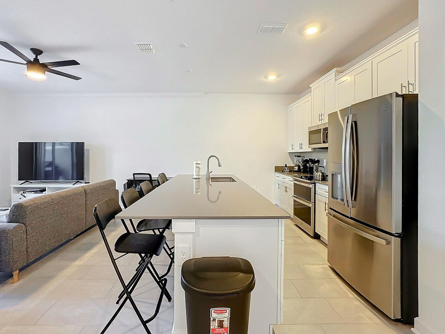 Building Photo - 2701 Scrapbook St