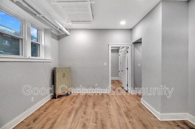 Building Photo - 2809 Main St