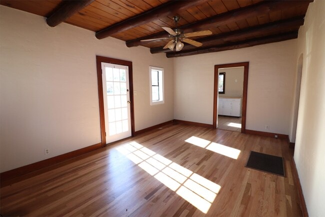 Building Photo - 407 Vassar Dr SE