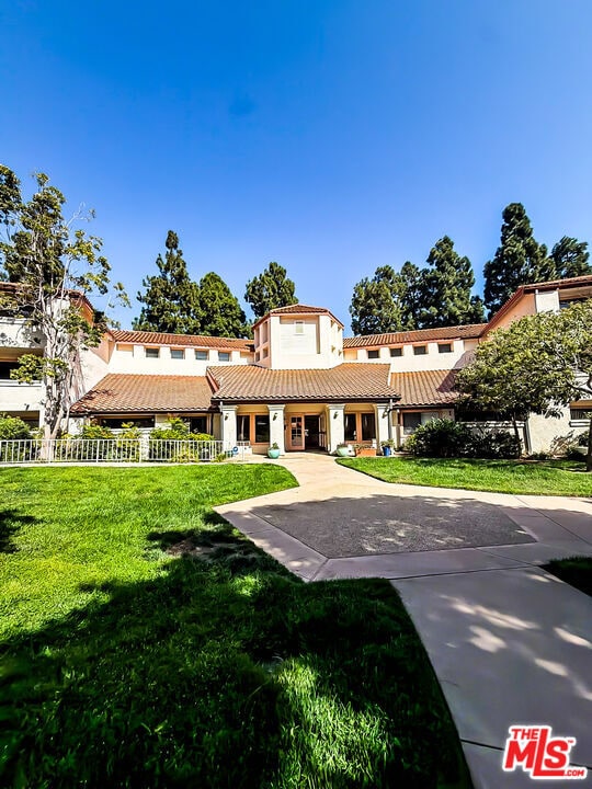 Building Photo - 501 Palisades Dr