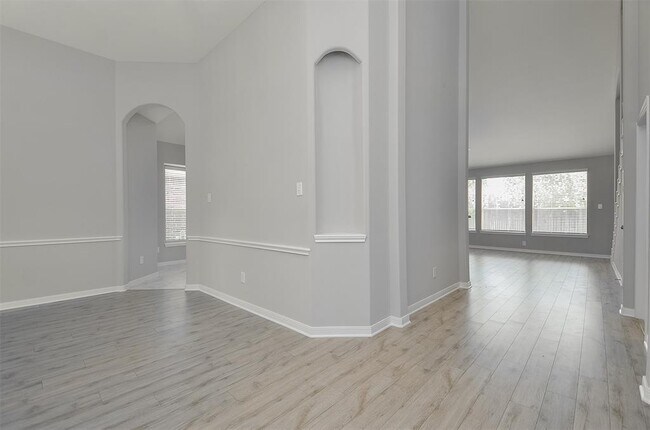 Building Photo - 23751 River Pl Dr