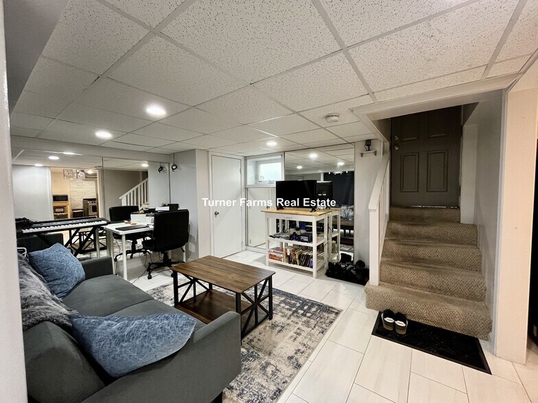 Building Photo - 77 Fairfax St