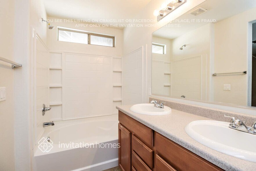 Building Photo - 1039 S Deerfield Ln