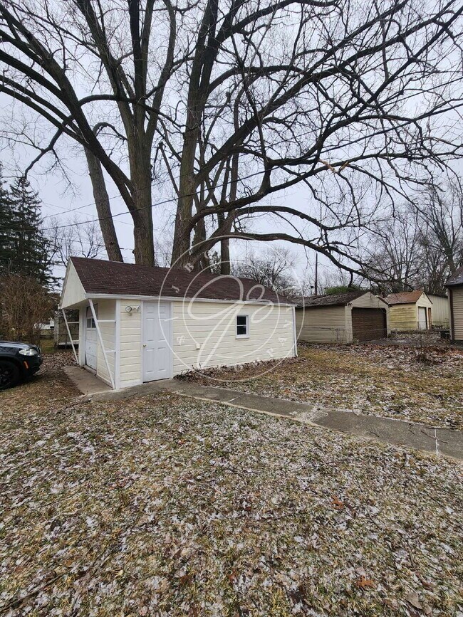 Building Photo - "Charming 2-Bedroom Retreat on Birkdale Road with Cozy 700 sq ft Layout in Toledo!"