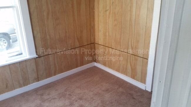 Building Photo - 857 Royce Ave