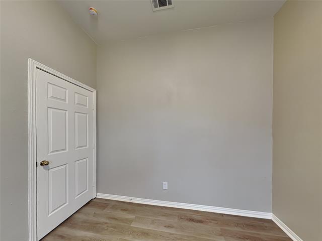 Building Photo - 709 W Park Dr