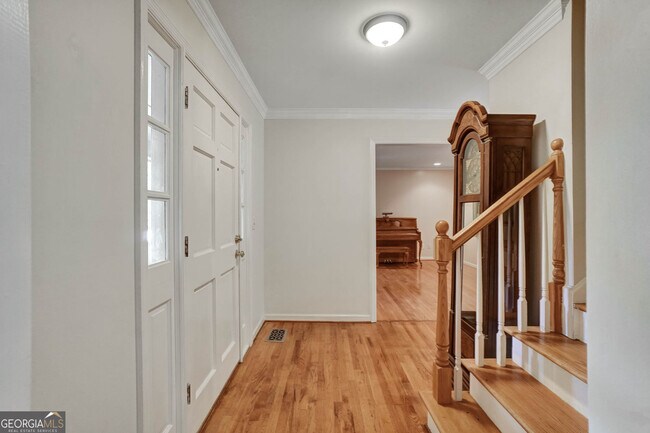 Building Photo - 295 Oakmere Rd