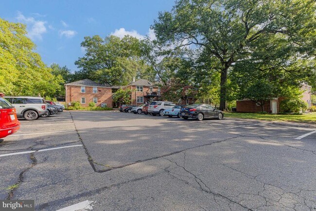 Building Photo - 100 N George Mason Dr