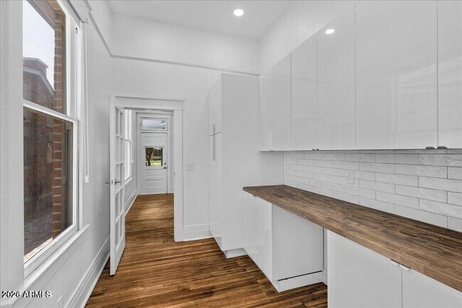 Building Photo - 825 N 3rd Ave