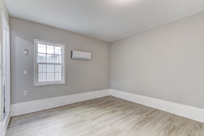 Building Photo - 3 bed 1.5 bath duplex in Midwest City