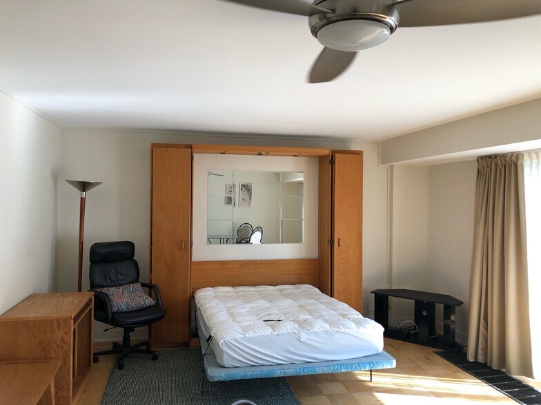 murphy bed open - 510 N St SW
