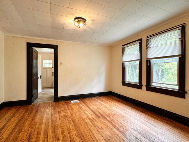 Building Photo - 201 Shamrock Rd