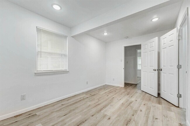Building Photo - 408 Commanche Rd