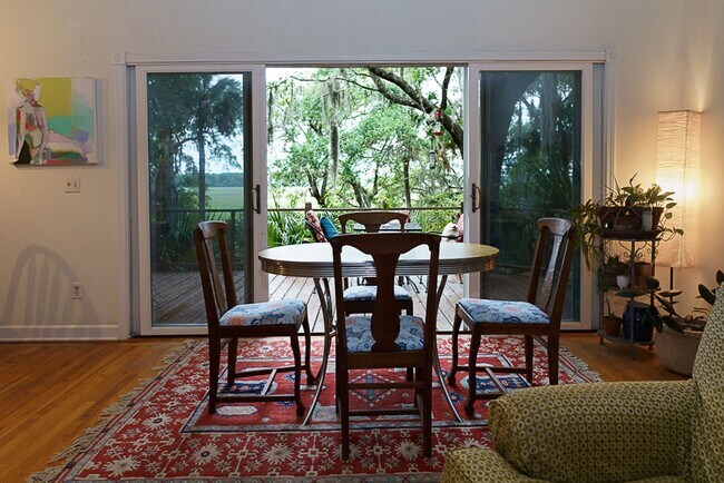 Building Photo - Amazing sunsets at this waterfront home