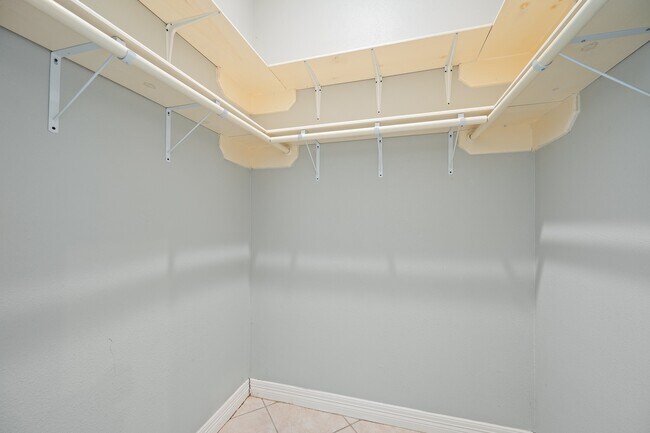 Building Photo - 13819 Lakeview Meadow Dr