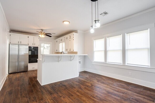 Building Photo - 1528 N Beard Ave