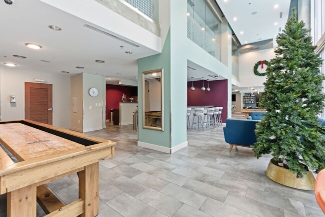 Building Photo - $500 Credit towards first month's rent if leased by April 1st. 9th Floor of Encore Building Downt...