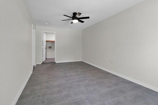 Building Photo - 3 Bedroom in Crestview!!