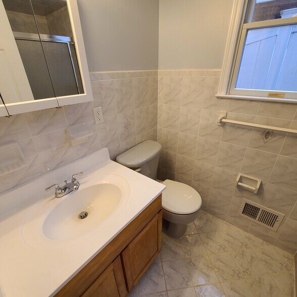 Master Bath - 5206 Cottage Ave