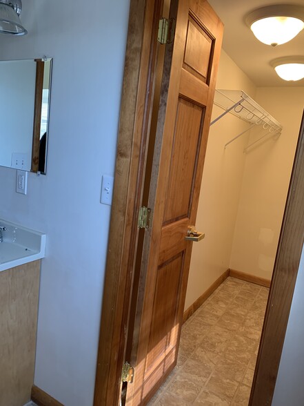 Walk in closet - 1408 3rd Ave