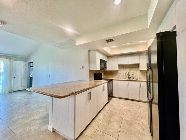 Building Photo - AVAILABLE NOW!!  BEAUTIFUL 2-Bedroom 3 -bathroom Condo in La Quint Palms! MOVE IN SPECIAL 50% OFF...