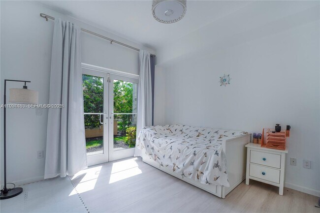 Building Photo - 3001 NE 185th St