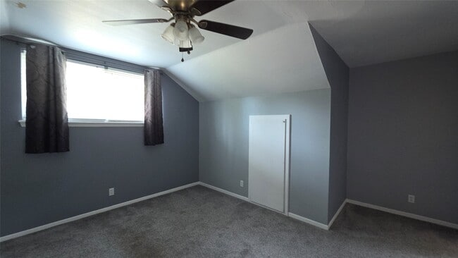 Building Photo - 1600 Southern Oaks Dr