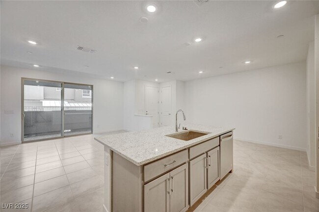 Building Photo - 2544 Vandra St