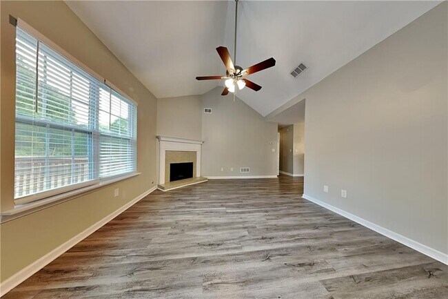 Building Photo - 450 Aristocrat Dr SW