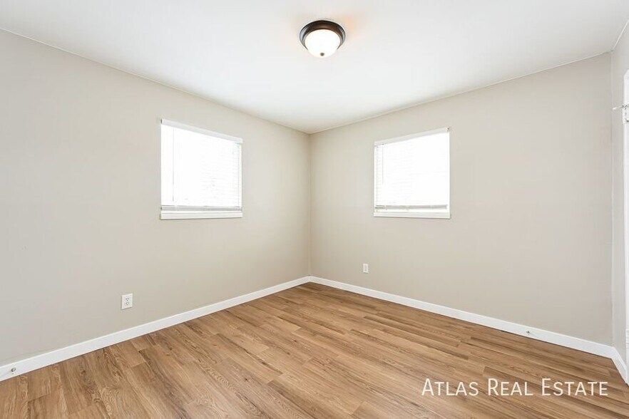 Building Photo - 916 Victor St