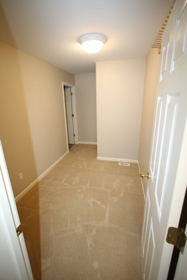 Building Photo - 9010 Sahalee Dr