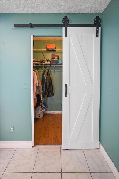 Building Photo - 7645 Sun Island Dr S