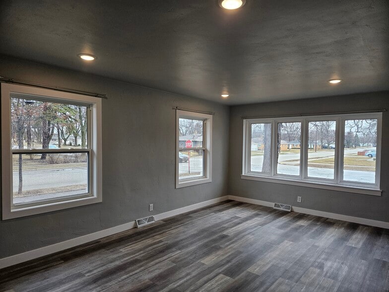 Building Photo - 1702 Gross Ave
