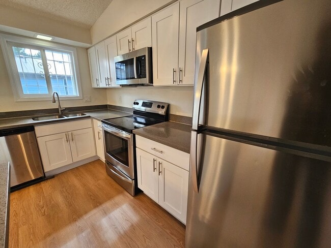 Building Photo - Charming Single-Level Home Featuring New Hardwood Floors, Bright Bedrooms & Open-Concept Living