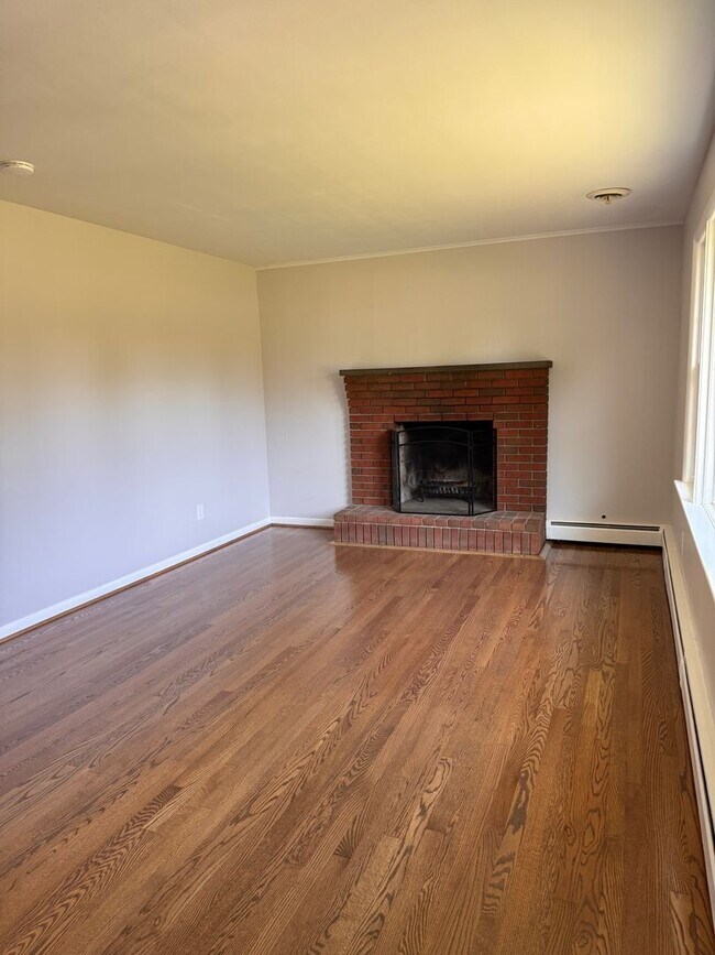 Building Photo - 104 Tanzalon Dr