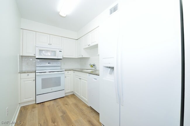 Building Photo - 800 S Golf Dr