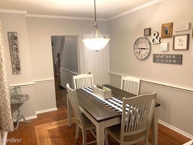 Building Photo - 3 br, 1.5 bath Townhome - 1803 Lovering Ave