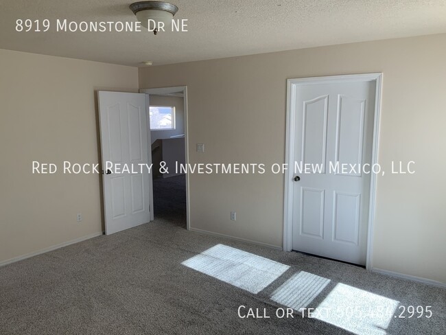 Building Photo - 3 Bedroom in La Cueva with EV Charger!!