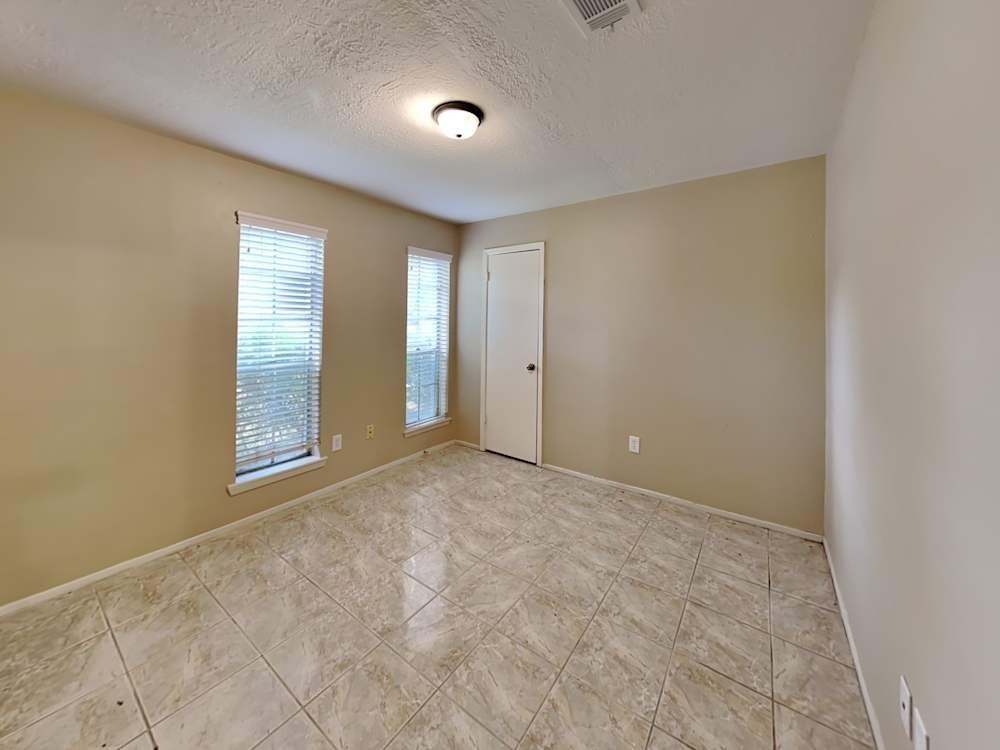 Building Photo - 22606 Meadowgate Dr